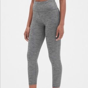 GapFit gfast High waist 3/4 leggings
